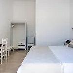 Iris Hotel 3*