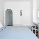 Iris Hotel 3*