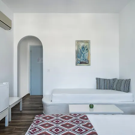Iris Hotel Naousa (Paros)