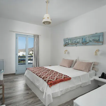 Iris Naousa (Paros)