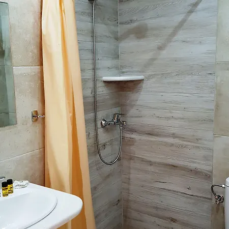 Iris Hotel 3*