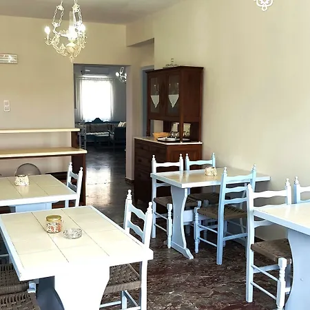 Iris Hotel Naousa (Paros)