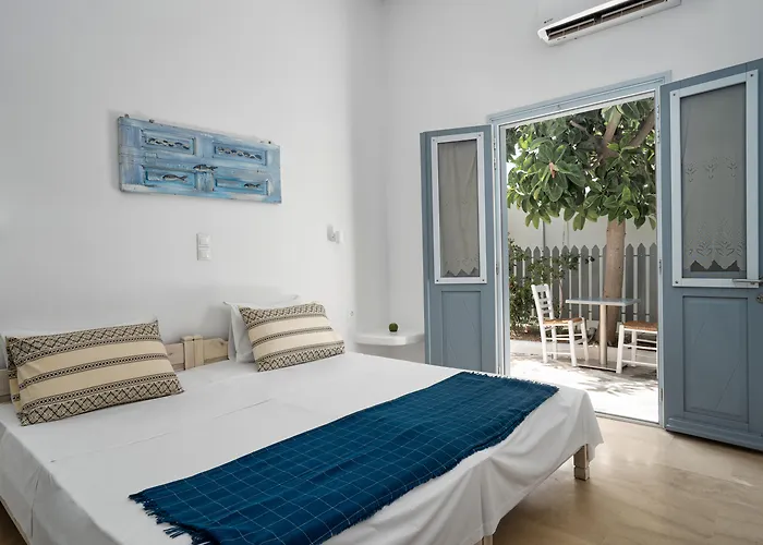 Iris Hotel Naousa (Paros)