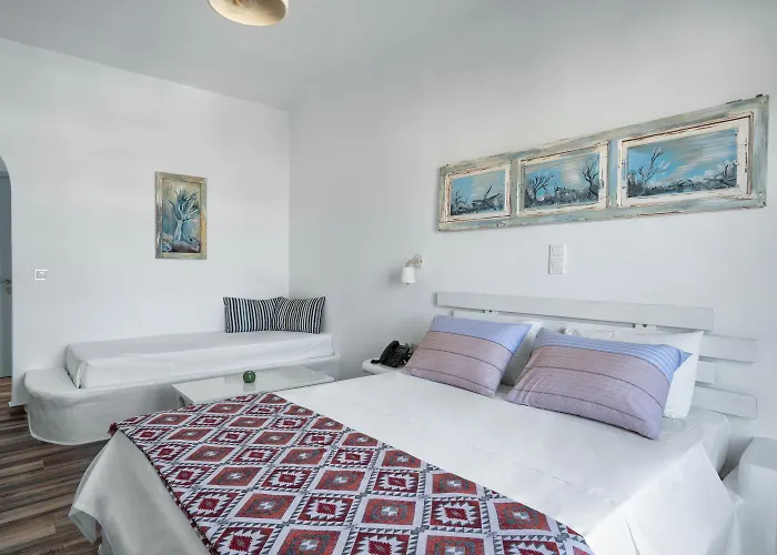 Iris 3* Naousa (Paros)