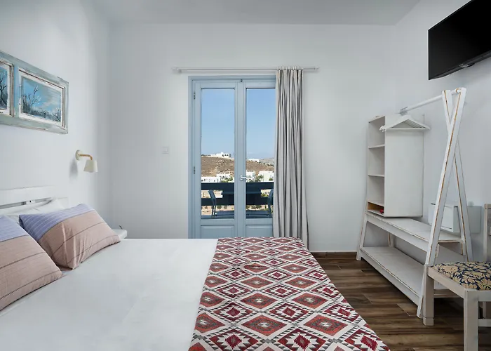 Iris 3* Naousa (Paros)
