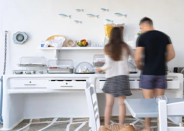 Iris 3* Naousa (Paros)