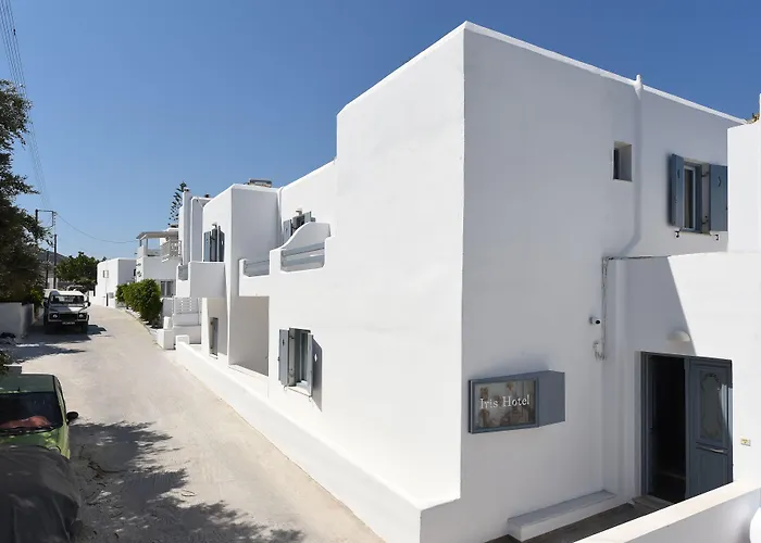Iris 3* Naousa (Paros)