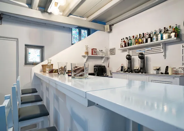 Iris 3* Naousa (Paros)